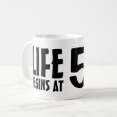 Mug La vie commence à cinquante drôle 50ème anniversai (Devant gauche)