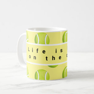 Mug La vie de balle de tennis est meilleure sur le cou