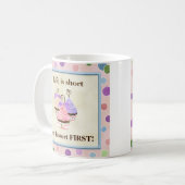 Mug La vie de trio de petit gâteau de coeur est courte (Devant gauche)
