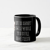 Mug La vie est courte (Devant droit)