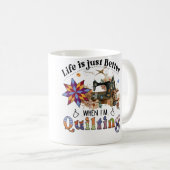 Mug La vie est juste meilleure quand je couds sur ma m (Devant droit)