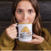 Mug La vie est meilleure autour d'un feu de camp