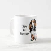 Mug La vie est meilleure avec un Basset Hound (Devant gauche)