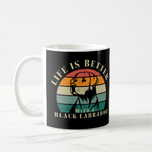 Mug La vie est meilleure avec un Labrador noir, Amoure