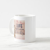 Mug La vie est meilleure dans le pays Citation avec La (Devant gauche)