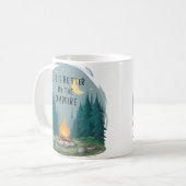 Mug La vie est meilleure par Camping Feu de Campagne (Devant gauche)