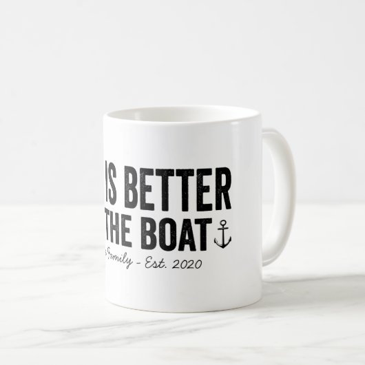 Mug La vie est meilleure sur le bateau Nom de famille  (Devant droit)