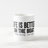 Mug La vie est meilleure sur le bateau Nom de famille (Centre)