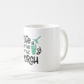 Mug La vie est meilleure sur le porche (Devant droit)