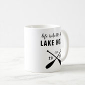 Mug La Vie Est Mieux À Lake House Paddles (Devant droit)