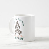 Mug La Vie Est Mieux Autour Du Feu De Campagne (Devant gauche)