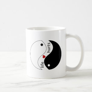 Mug La vie fait mal, cœur et symbole du yin-yang, cita