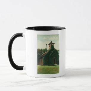 Mug La vue extérieure du lierre a couvert la chapelle,