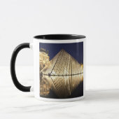 Mug La vue nocturne de la Pyramide de verre du Musée d (Gauche)