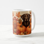 Mug Labrador au chocolat en automne Cadre avec Citroui (Devant droit)