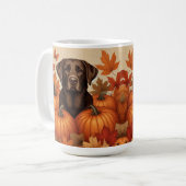 Mug Labrador au chocolat en automne Cadre avec Citroui (Devant gauche)
