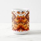 Mug Labrador jaune avec citrouilles de chapeau de pail (Centre)