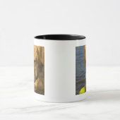 Mug Labrador jaune avec de la balle de tennis dans (Centre)