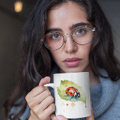 Mug Ladybug assis sur une feuille d'aquarelle vibrante