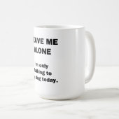 Mug Laissez-moi seul.  Je parle seulement à mon chien (Devant droit)