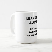 Mug Laissez-moi seul.  Je parle seulement à mon chien (Devant gauche)