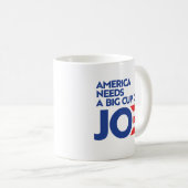 Mug L'Amérique a besoin d'une grosse Coupe de Joe (Devant droit)