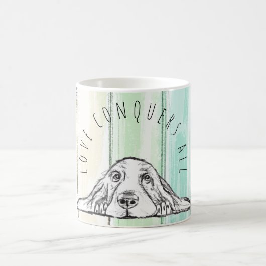 Mug l'amour conquiert tout chien arc-en-ciel basset ho (Centre)