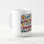 Mug L'amour d'une mère est le carburant qui donne des (Devant gauche)