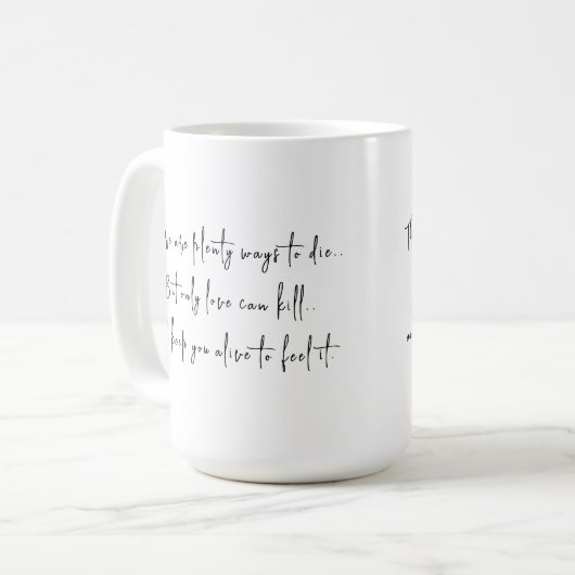 Mug L'Amour Tue Mais Nous Garde Aussi En Vie (Devant gauche)