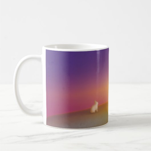 Mug Lapin blanc mignon sur Grassy Hill au lever du sol (Gauche)