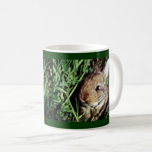 Mug Lapin dans l'herbe (Devant droit)