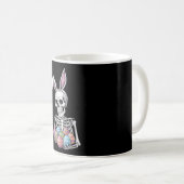 Mug Lapin Squelette tenant des oeufs de Pâques lapin d (Devant droit)