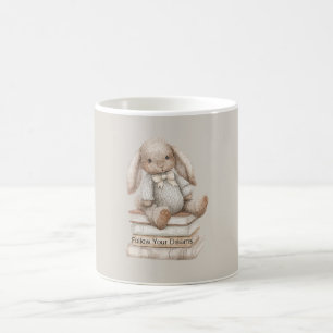Mug Lapin sur les livres