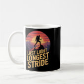 Mug Last Light Longest Stride Sunset Hiking Mountain T (Gauche)