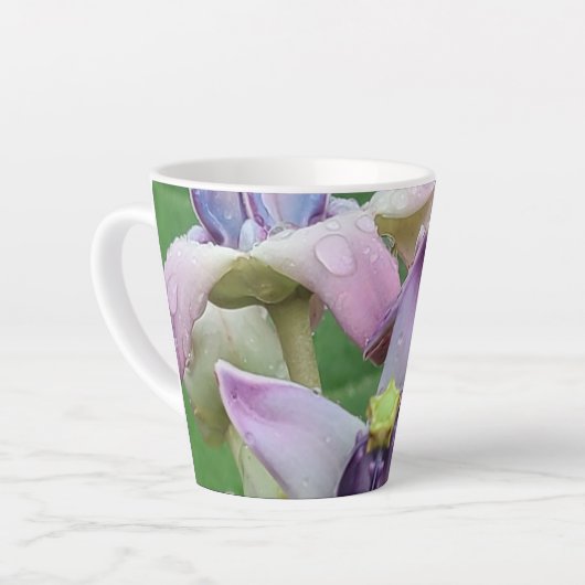 Mug latte à fleur pourpre (Angle gauche)