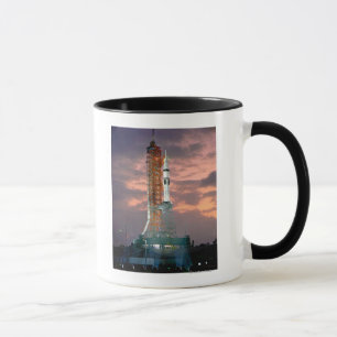 Mug L'aube se brise derrière ASTP Saturn IB CDDT