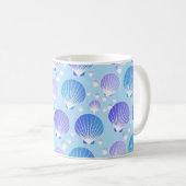 Mug Lavande et coques bleues sur bleu pâle (Devant droit)