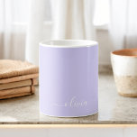 Mug Lavande Purple Girl Script Monogramme Nom Moderne<br><div class="desc">Lavande Purple Monogramme Nom Café Coupe ou Mug. Cela rend le cadeau parfait pour 16 ans,  mariage,  douche nuptiale,  anniversaire,  baby shower ou bachelorette pour quelqu'un qui aime le luxe glam et les styles chic.</div>