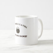 Mug Le bonheur est un panier de recherche de champigno (Devant droit)