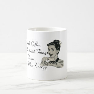 Mug Le café de boissons et font des choses stupides -