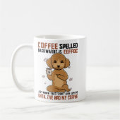 Mug Le CAFÉ épelé à l'envers est EEFFOC Poodle Boisson (Gauche)