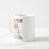 Mug Le CAFÉ épelé vers l'arrière est EEFFOC Pitbull Dr (Devant gauche)