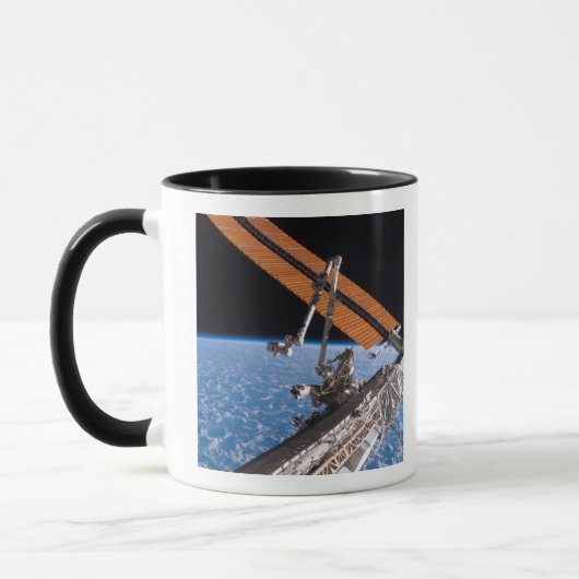 Mug Le Canadarm2 et les ailes de panneaux solaires (Gauche)