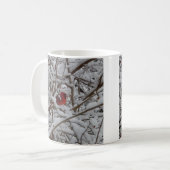 Mug Le cardinal rouge dans une coupe de café d'arbre r (Devant gauche)