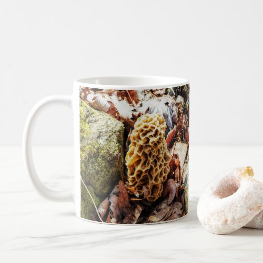 Mug Le champignon Morel dans la nature (Avec donut)