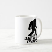 Mug Le Champion de Leave No Trace Funny Bigfoot (Devant droit)