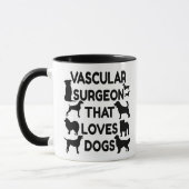 Mug Le chirurgien vasculaire aime les chiens (Gauche)