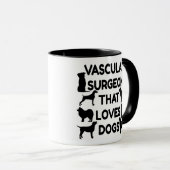 Mug Le chirurgien vasculaire aime les chiens (Devant droit)