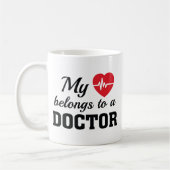 Mug Le coeur appartient au docteur (Gauche)