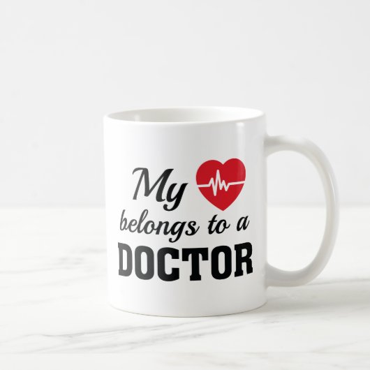 Mug Le coeur appartient au docteur (Droite)